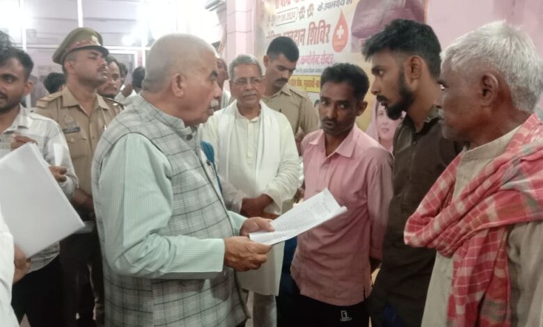 किसानों की सहकारी समिति से लेकर दबंगों के कब्जे तक, मंत्री सचान ने सुनीं 150 से अधिक शिकायतें 1 rakesh sachan जनता दरबार