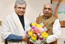 Photo of मंत्री राकेश सचान के प्रयासों से पुखरायां स्टेशन पर दो महत्वपूर्ण ट्रेनों का प्रायोगिक ठहराव स्वीकृत