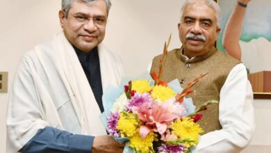Photo of मंत्री राकेश सचान के प्रयासों से पुखरायां स्टेशन पर दो महत्वपूर्ण ट्रेनों का प्रायोगिक ठहराव स्वीकृत