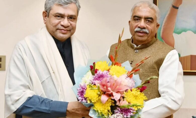 rakesh sachan ट्रेन
