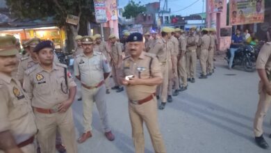 Photo of त्योहारों को लेकर कानपुर देहात पुलिस सख्त, 500 से अधिक जवानों ने किया रूट मार्च