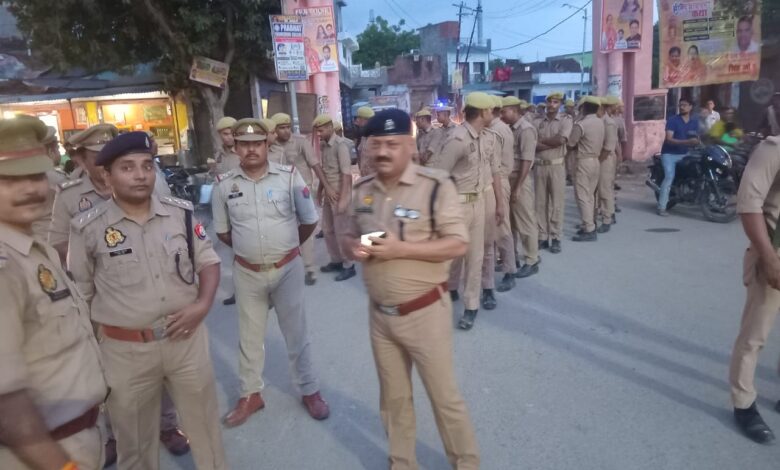 त्योहारों को लेकर कानपुर देहात पुलिस सख्त, 500 से अधिक जवानों ने किया रूट मार्च 1 sp 1