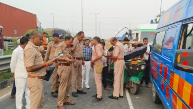Photo of कानपुर देहात: डंपर की टक्कर से पलटा ऑटो, दो की मौत; तीन घायल