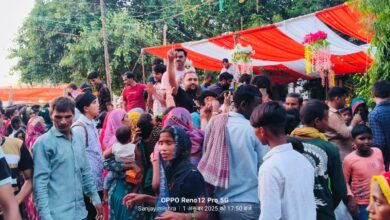 Photo of कथा समापन के बाद महा प्रसादी का हुआ वितरण, भक्तो ने बढ़ चढ़कर लिया हिस्सा