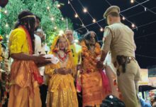 Photo of भरप मिलाप होते ही राम भक्तों ने की फूलों की वर्षा