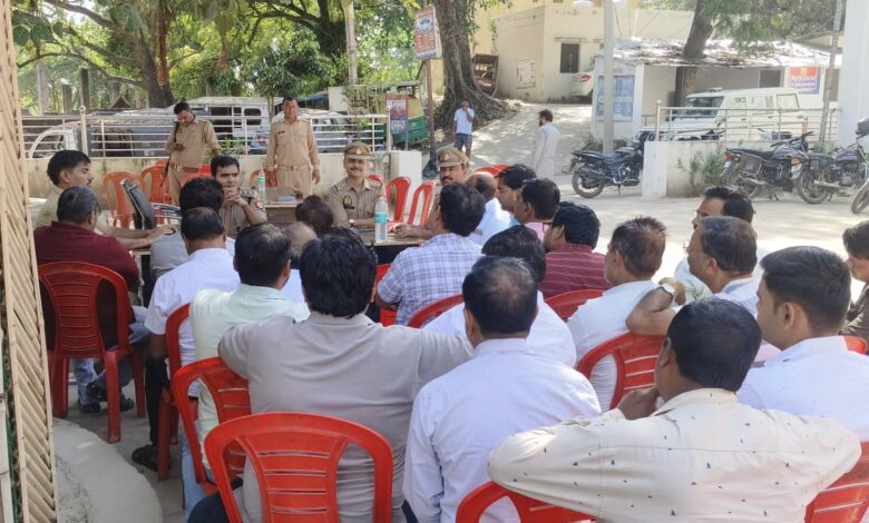 रसूलाबाद में त्योहारों से पूर्व व्यापारियों संग महत्वपूर्ण बैठक 1 IMG 20251011 WA0318