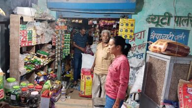 Photo of कानपुर देहात में दीपावली की आहट के चलते पटाखा दुकानदारों पर शिकंजा
