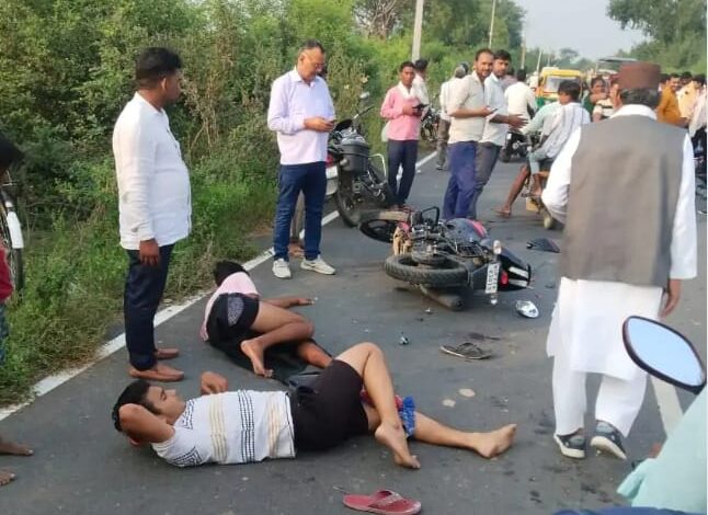 मुँगीसापुर में दो मोटरसाइकिल व ऑटो में जोरदार भिड़ंत,तीन घायल 1 IMG 20251018 WA0364
