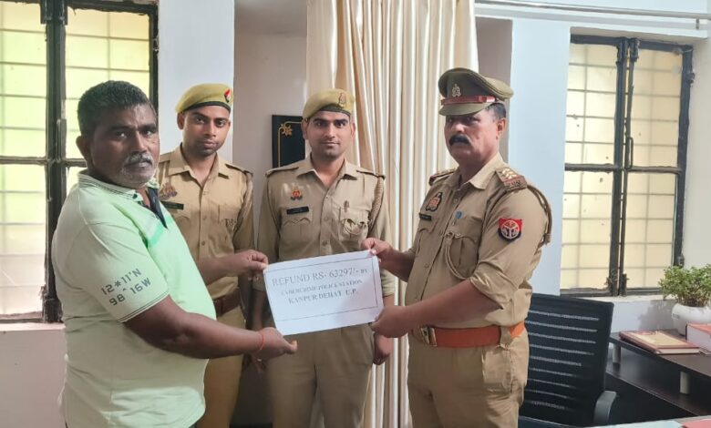 कानपुर देहात पुलिस की सराहनीय कार्रवाई — साइबर ठगी के शिकार पीड़ित को ₹63,297 की राशि वापस 1 IMG 20251027 WA0344