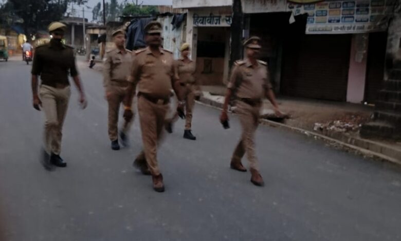 थाना प्रभारी अमिता वर्मा ने कस्बा गश्त कर कराया सुरक्षा का अहसास 1 IMG 20251029 220916