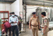 Photo of रायपुर में बिस्कुट फैक्ट्री की लिफ्ट में गर्दन फंसने से युवक की मौत, कोहराम