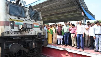 Photo of कानपुर देहात: पुखरायां स्टेशन पर दो महत्वपूर्ण ट्रेनों का ठहराव शुरू