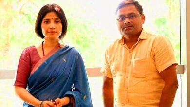 Photo of कानपुर देहात: सैफई में सपा सांसद डिंपल यादव से मिले समाजसेवी रविन्द्र कुशवाहा, जल्द थाम सकते हैं सपा का दामन