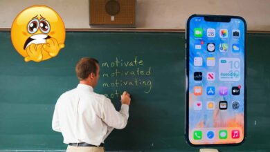 Photo of शिक्षक दुविधा में: मोबाइल से सूचना दें तो अभिभावक नाराज़, न दें तो अफसर!