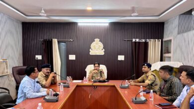 Photo of कानपुर देहात: साइबर अपराधों की रोकथाम हेतु एसपी ने बैंक प्रबंधकों संग की गोष्ठी