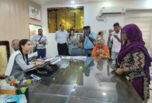 Photo of कानपुर : मेधावी छात्रा कुमारी श्रद्धा दीक्षित ने एक दिन की जिलाधिकारी बन संभाला शिकायतों का मोर्चा