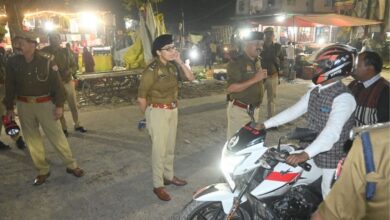 Photo of SP श्रद्धा नरेन्द्र पाण्डेय ने अकबरपुर क्षेत्र में किया पैदल गश्त और जनसंवाद, कानून-व्यवस्था सुदृढ़ करने पर ज़ोर