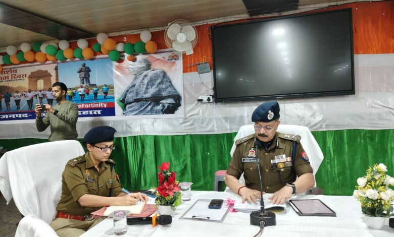 एडीजी कानपुर जोन ने की अपराध नियंत्रण और कानून-व्यवस्था की गहन समीक्षा 1 IMG 20251118 WA0016