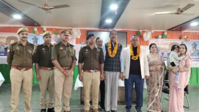 Photo of कानपुर देहात: खाकी के ‘कर्मवीरों’ को भावभीनी विदाई, सीओ आलोक कुमार ने सम्मानित कर दी नई पारी की शुभकामनाएं
