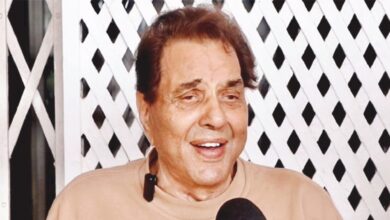 Photo of Dharmendra Death News: नहीं रहे बॉलीवुड के ‘ही-मैन’, 89 साल की उम्र में धर्मेंद्र का निधन, मुंबई में शोक
