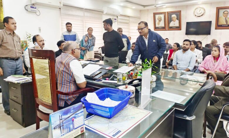 कानपुर : तीन साल की दौड़ का अंत, जनता दर्शन में एक घंटे में मिला समाधान 1 PHOTO 21