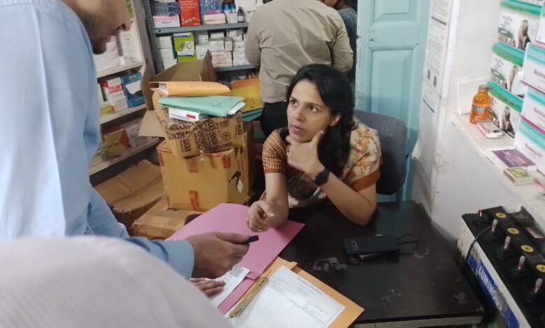 कानपुर में FSDA आयुक्त की औचक छापेमारी: भारी मात्रा में प्रतिबंधित कफ सिरप और ट्रामाडोल बरामद 1 photo 28 1 1