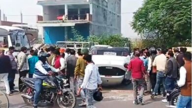 Photo of कानपुर देहात: माती पुल के पास तेज रफ्तार कार पलटी, तीन गंभीर घायल