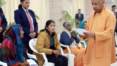 Photo of जनसेवा ही संकल्प: सीएम योगी ने ‘जनता दर्शन’ में सुनीं समस्याएं, अधिकारियों को दिए त्वरित समाधान के निर्देश