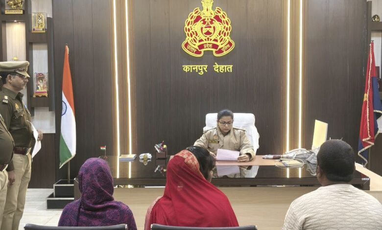 कानपुर देहात: एसपी श्रद्धा नरेंद्र पांडेय ने सुनीं फरियादियों की समस्याएं, समयबद्ध और न्यायपूर्ण निस्तारण के दिए कड़े निर्देश 1 IMG 20251203 130830