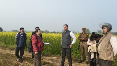 Photo of कानपुर: खेतों की मेड़ पर आयोजित हुई लोक अदालत, लोगों को मिला त्वरित न्याय