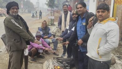 Photo of कानपुर: सर्दी चरम पर ठिठुर रहे लोग लेकिन नगर निगम नहीं कर रहा अलाव के इंतजाम