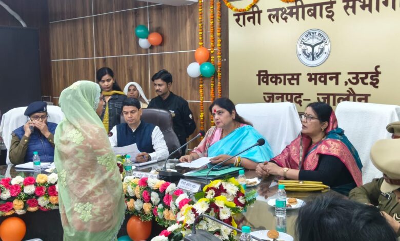 जालौन: जिलाधिकारी ने SIR अभियान की प्रगति की की समीक्षा, पात्र मतदाताओं को समय से फार्म जमा करने की अपील 3 photo 12 1 1