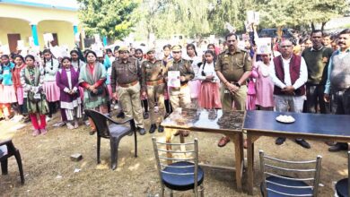 Photo of कानपुर देहात : रनियां पुलिस ने चलाया ‘मिशन शक्ति’ अभियान, छात्राओं और महिलाओं को सुरक्षा के गुर सिखाए