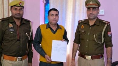 Photo of कानपुर देहात पुलिस का बड़ा एक्शन: साइबर ठगी के शिकार दो लोगों के ₹65 हजार से अधिक वापस कराए