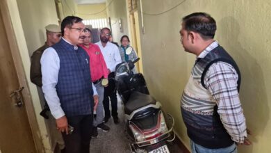 Photo of जालौन: जिलाधिकारी ने डीआईओएस कार्यालय का आकस्मिक निरीक्षण किया, लापरवाही पर दिया कड़ा निर्देश