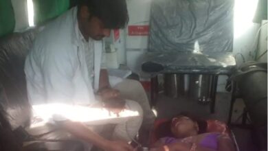 Photo of अकबरपुर में सड़क हादसे में बाइक सवार पति पत्नी घायल, भेजा गया अस्पताल