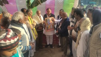 Photo of भोगनीपुर: गौरी करन गांव में श्रीमद् भागवत कथा का समापन, सपा नेता मनु यादव ने लिया आशीर्वाद