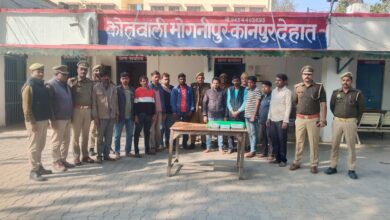 Photo of लाख रुपये कैश…9 मोबाइल…5 मोटरसाइकिल जब्त! भोगनीपुर में पुलिस ने जुआ के अड्डे पर मारा धाबा, 11 गिरफ्तार!