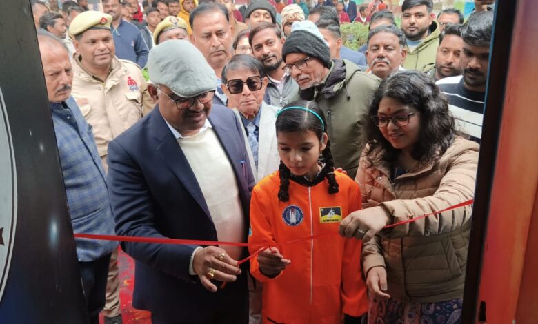 कानपुर: नगवां के सरकारी स्कूल में कानपुर की पहली ग्रामीण स्पेस लैब का डीएम ने किया शुभारंभ 1 photo 8 1 2