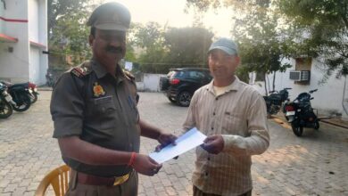 Photo of रुरा पुलिस का कमाल: गलत खाते में भेजे गए 30 हजार रुपये वापस दिलाए, खिला चेहरा