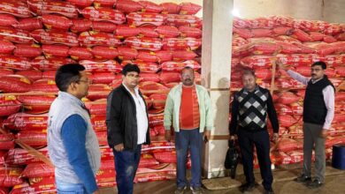 Photo of सावधान! आपकी सेहत से खिलवाड़: कानपुर में पकड़ा गया कैंसरकारी डाई से रंगा 1240 बोरा भुना चना