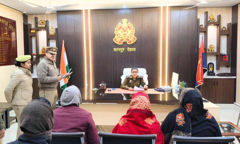 कानपुर देहात : पुलिस अधीक्षक ने पीड़ितों को सम्मानपूर्वक बैठाकर सुनी समस्याएं, दिए निर्देश 1 पुलिस अधीक्षक कानपुर देहात जनसुनवाई