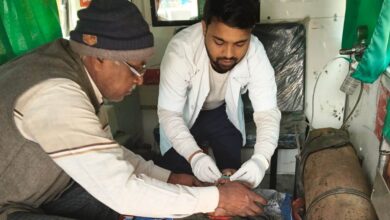 Photo of कानपुर देहात: स्ट्रोक से जूझ रहे बुजुर्ग की जान बचाने में 108 एंबुलेंस स्टाफ की अहम भूमिका