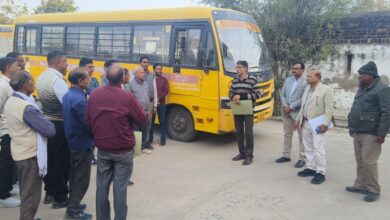 Photo of जालौन: परिवहन विभाग का एक्शन मोड: आरटीओ ने किया उरई कार्यालय का औचक निरीक्षण, स्कूल बस चालकों को दी सुरक्षित सफर की ट्रेनिंग