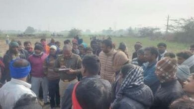 Photo of कानपुर देहात में संदिग्ध परिस्थितियों में आम के पेड़ से लटका मिला युवक का शव, परिजनों में मचा कोहराम