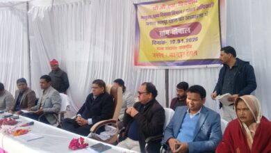 Photo of कानपुर देहात: कछगांव में नोडल अधिकारी ने लगाई ग्राम चौपाल, जल जीवन मिशन में गड़बड़ी पर अफसरों को लगाई फटकार