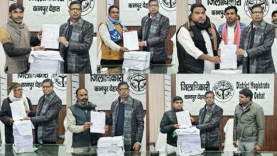 Photo of कानपुर देहात में राजनीतिक दलों को सौंपी गई वोटर लिस्ट की सीडी, डीएम ने की सहयोग की अपील
