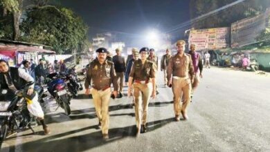 Photo of सुरक्षा का भरोसा: पुलिस अधीक्षक श्रद्धा नरेन्द्र पाण्डेय ने अकबरपुर में पैदल गश्त कर जाना जनता का हाल