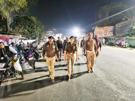 कानपुर देहात पुलिस का फुट पैट्रोलिंग अभियान