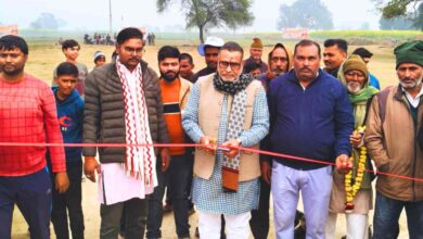 Photo of ग्राम कल्ला में जिला स्तरीय क्रिकेट टूर्नामेंट का आगाज: राजेश तिवारी ने फीता काटकर किया उद्घाटन